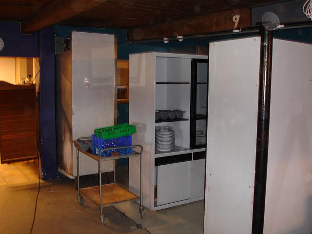 DSC01464.JPG - Køleskabe og alm. skabe er på plads.