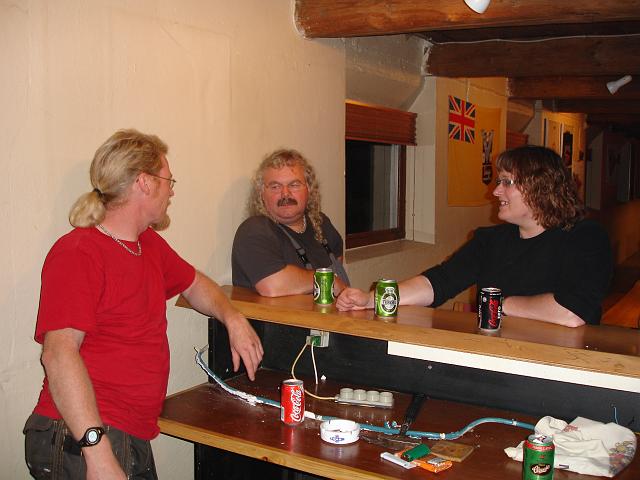 DSC01447.JPG - Det ser ud til at baren er vel placeret.