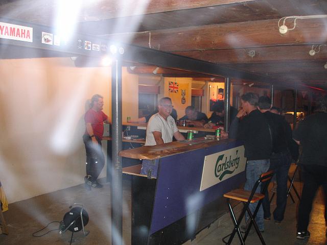 DSC01449.JPG - Sådan en barflytning afgiver åbenbart ligeså meget røg som en god burner.