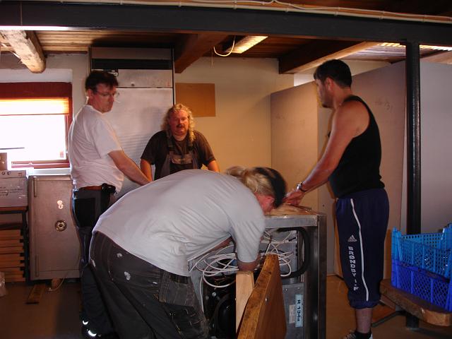DSC01461.JPG - Det er ikke altid så nemt med alle de ledninger.