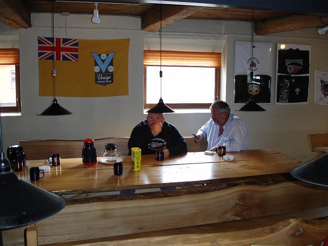 DSC01475.JPG - Jesper og Larsen har vist meldt sig ud af arbedsholdet, men det ser ud til at de hygger sig.