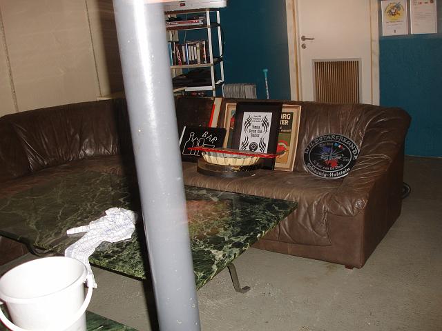 DSC01479.JPG - Billeder og skilte er taget ned, de skal jo også ordnes. utroligt hvad det fører med sig at flytte en bar.
