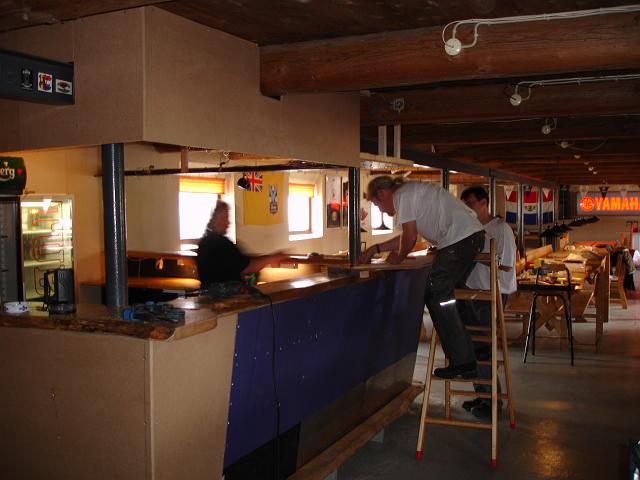DSC01482.JPG - Underlig måde at stå på, men det virker sikkert.