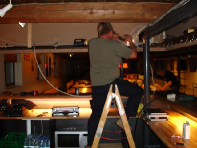 DSC01502.JPG - Godt vi har Wolle, så vi kan få noget lys.